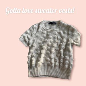 Size M White Sweater Vest